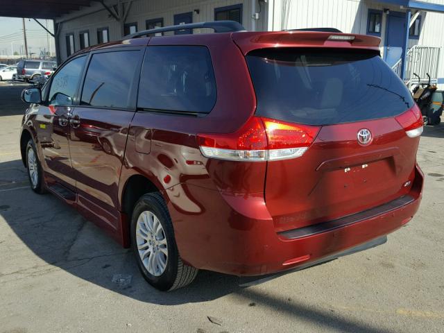 5TDYK3DC7DS380752 - 2013 TOYOTA SIENNA XLE MAROON photo 3