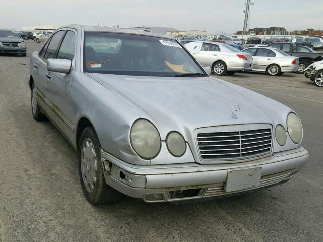 WDBJF65F4WA711186 - 1998 MERCEDES-BENZ E 320 SILVER photo 1