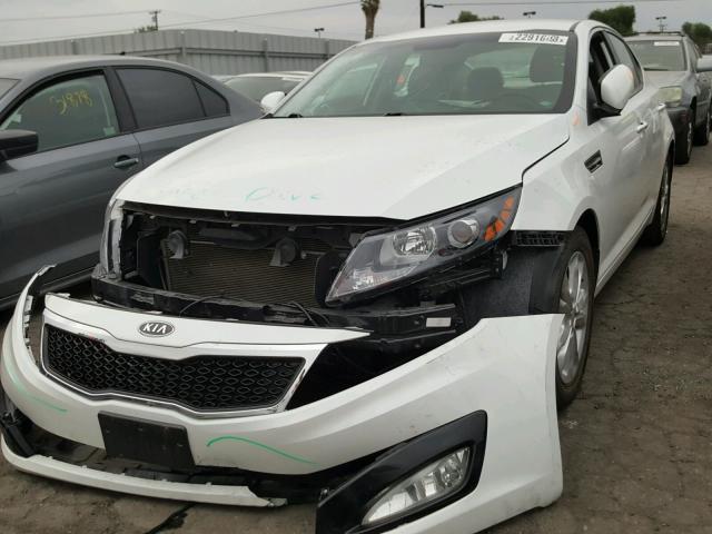 5XXGM4A75CG065354 - 2012 KIA OPTIMA LX WHITE photo 2