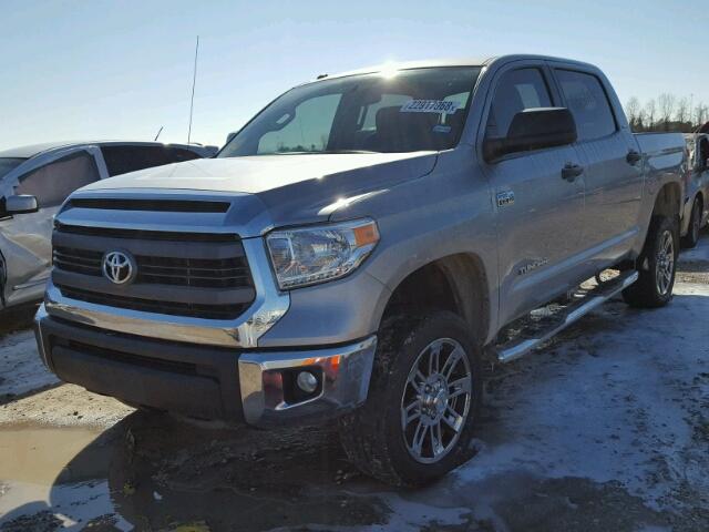 5TFDW5F15FX470098 - 2015 TOYOTA TUNDRA CRE GRAY photo 2