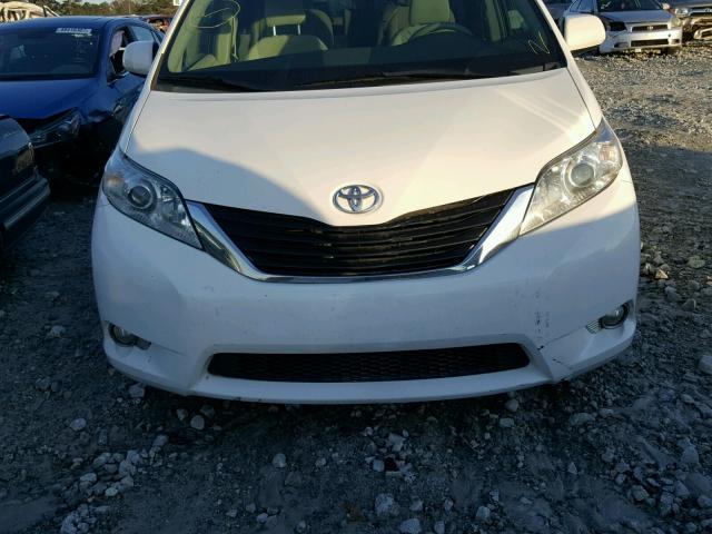 5TDKK3DC5DS403158 - 2013 TOYOTA SIENNA LE WHITE photo 10