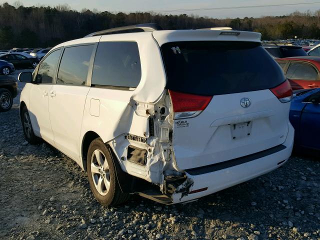 5TDKK3DC5DS403158 - 2013 TOYOTA SIENNA LE WHITE photo 3