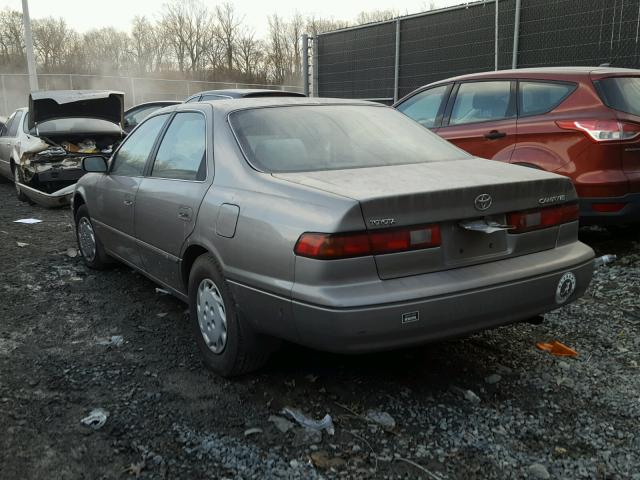 4T1BG22K9WU357303 - 1998 TOYOTA CAMRY CE GRAY photo 3