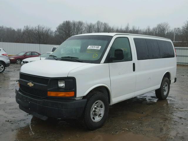 1GNZGXFA6D1167904 - 2013 CHEVROLET EXPRESS G3 WHITE photo 2