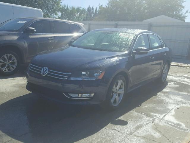 1VWAT7A3XFC081056 - 2015 VOLKSWAGEN PASSAT S BLUE photo 2