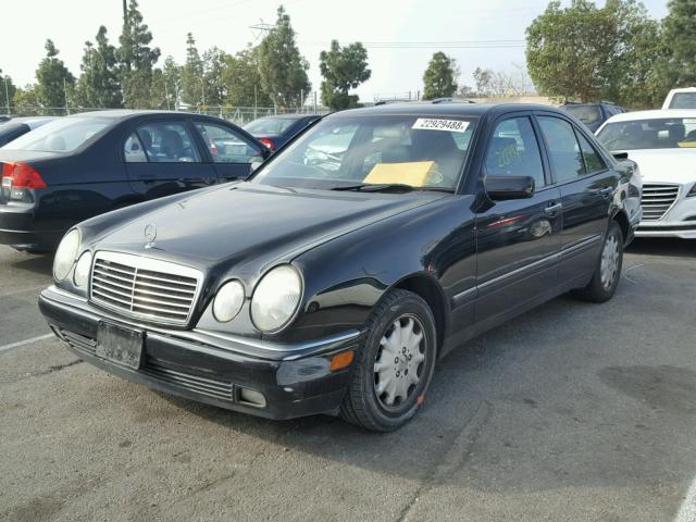 WDBJF65F9WA708302 - 1998 MERCEDES-BENZ E 320 BLACK photo 2