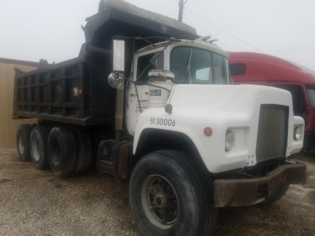 1M2B120C8EA054557 - 1984 MACK 600 DM600 WHITE photo 1