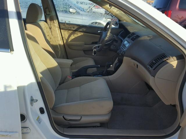 1HGCM56346A084795 - 2006 HONDA ACCORD SE WHITE photo 5