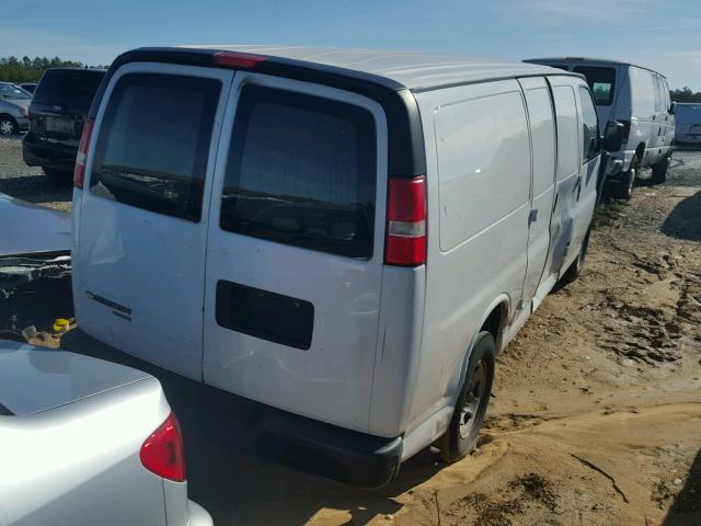 1GCWGFFA4B1160727 - 2011 CHEVROLET EXPRESS G2 WHITE photo 4