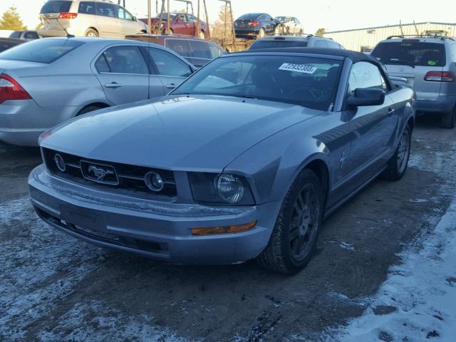 1ZVHT84N365180615 - 2006 FORD MUSTANG GRAY photo 2