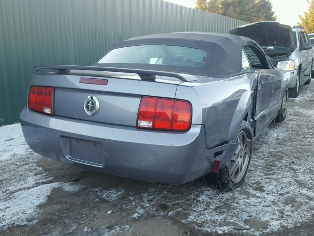 1ZVHT84N365180615 - 2006 FORD MUSTANG GRAY photo 4