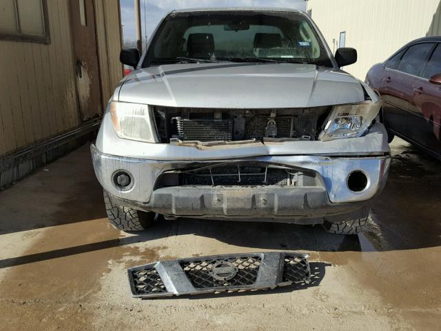 1N6AD09W08C431705 - 2008 NISSAN FRONTIER C SILVER photo 9