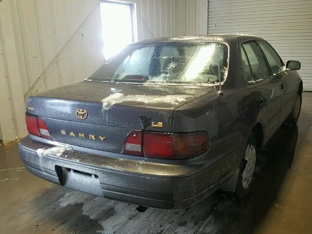 4T1BG12K5TU917176 - 1996 TOYOTA CAMRY DX GRAY photo 4