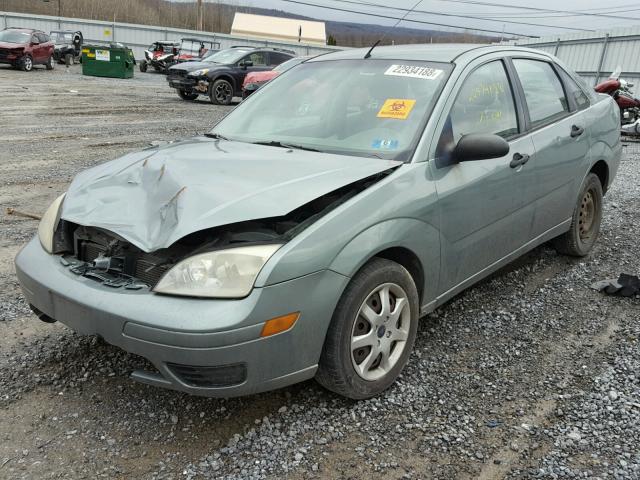 1FAFP34N65W281812 - 2005 FORD FOCUS ZX4 GREEN photo 2