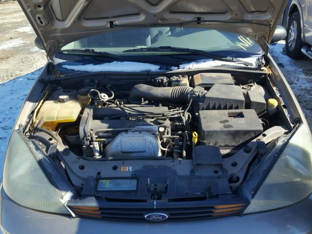 1FAFP34384W112324 - 2004 FORD FOCUS SE C GOLD photo 7