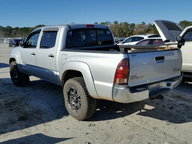 3TMJU62N05M007605 - 2005 TOYOTA TACOMA DOU SILVER photo 3