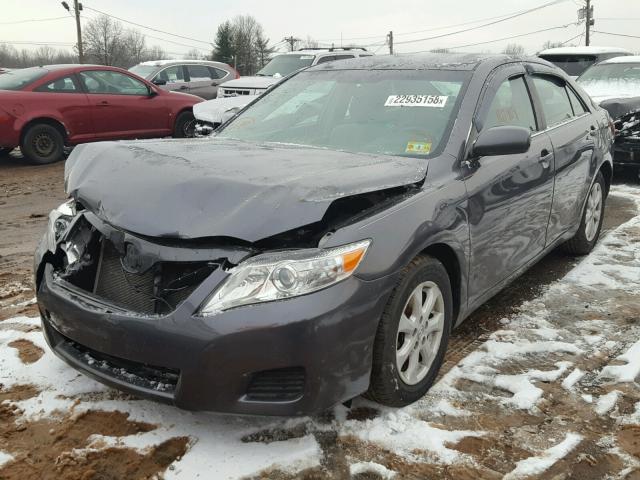 4T4BF3EK1BR177432 - 2011 TOYOTA CAMRY BASE GRAY photo 2