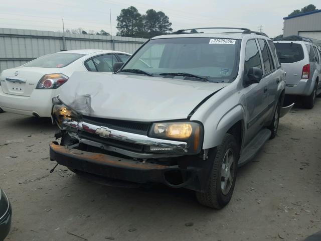 1GNDS13S542337621 - 2004 CHEVROLET TRAILBLAZE SILVER photo 2