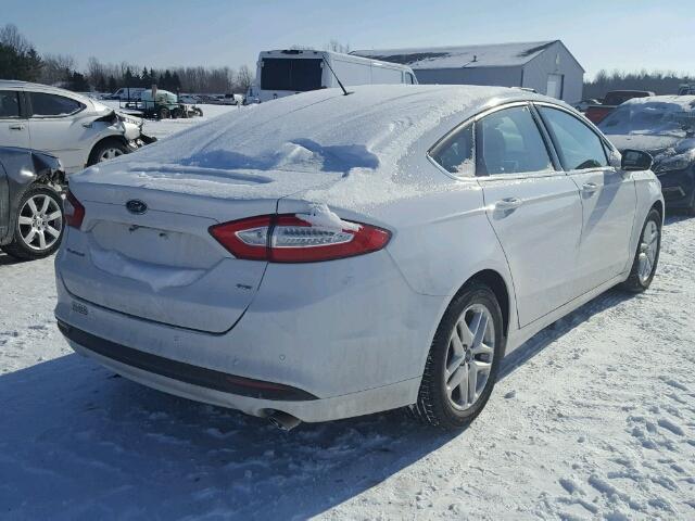 1FA6P0H73G5113435 - 2016 FORD FUSION SE WHITE photo 4