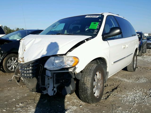 2A4GP54L36R809500 - 2006 CHRYSLER TOWN & COU WHITE photo 2