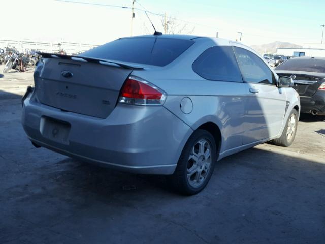 1FAHP33N38W186106 - 2008 FORD FOCUS SE SILVER photo 4