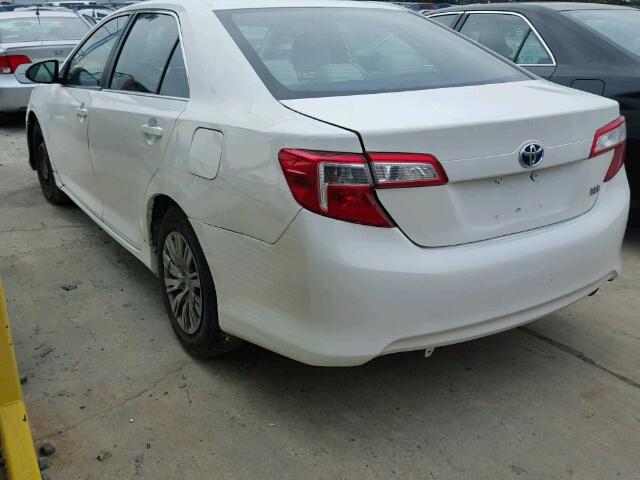 4T1BD1FK3DU085664 - 2013 TOYOTA CAMRY HYBR WHITE photo 3