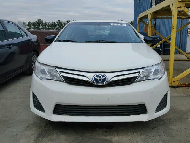 4T1BD1FK3DU085664 - 2013 TOYOTA CAMRY HYBR WHITE photo 9