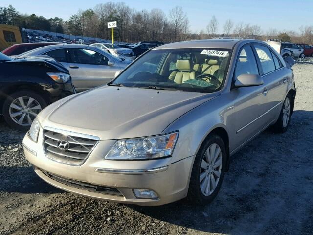 5NPEU4AC9AH613961 - 2010 HYUNDAI SONATA SE GOLD photo 2