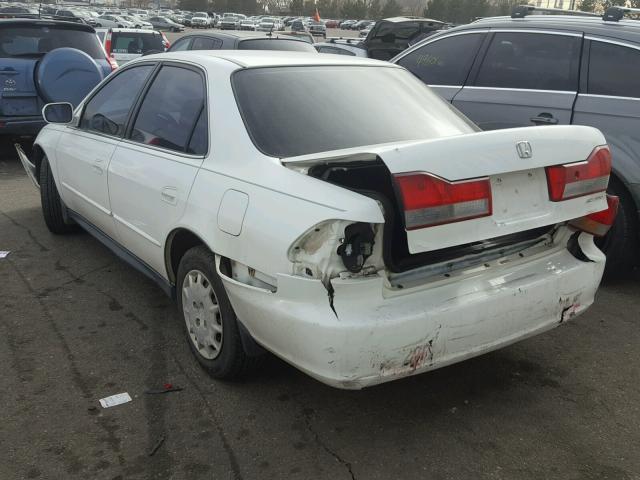 1HGCG56421A030467 - 2001 HONDA ACCORD LX WHITE photo 3