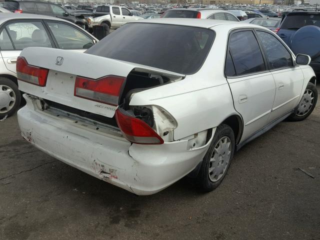 1HGCG56421A030467 - 2001 HONDA ACCORD LX WHITE photo 4