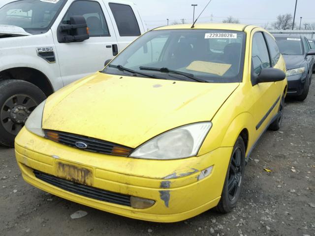 3FAFP31372R110388 - 2002 FORD FOCUS ZX3 YELLOW photo 2