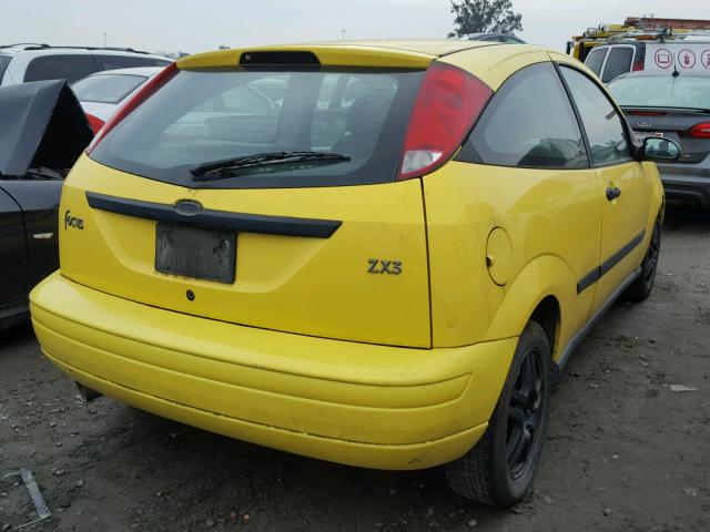 3FAFP31372R110388 - 2002 FORD FOCUS ZX3 YELLOW photo 4