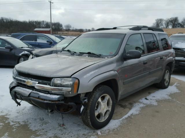 1GNET16S756153305 - 2005 CHEVROLET TRAILBLAZE GRAY photo 2