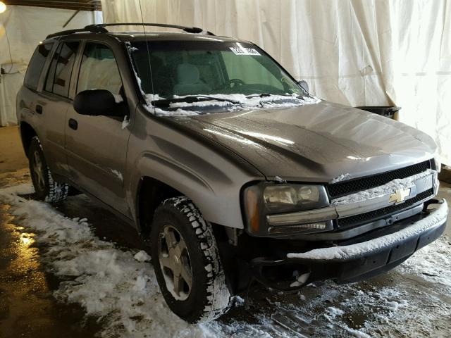 1GNDT13S262250081 - 2006 CHEVROLET TRAILBLAZE GRAY photo 1