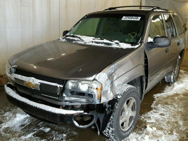 1GNDT13S262250081 - 2006 CHEVROLET TRAILBLAZE GRAY photo 2