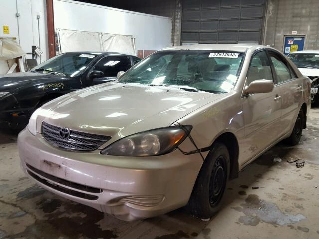 4T1BE32K42U536970 - 2002 TOYOTA CAMRY LE თაფლისფერი ფოტო 2