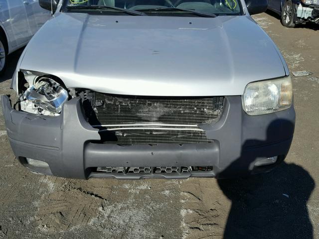 1FMCU04132KA46686 - 2002 FORD ESCAPE XLT SILVER photo 9