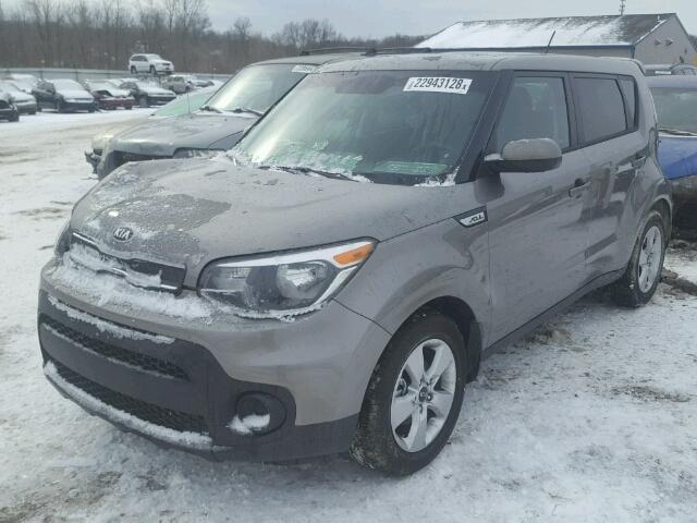 KNDJN2A21H7487892 - 2017 KIA SOUL GRAY photo 2