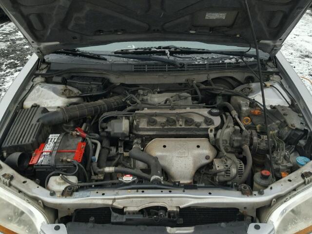 1HGCG3251YA022440 - 2000 HONDA ACCORD EX SILVER photo 7