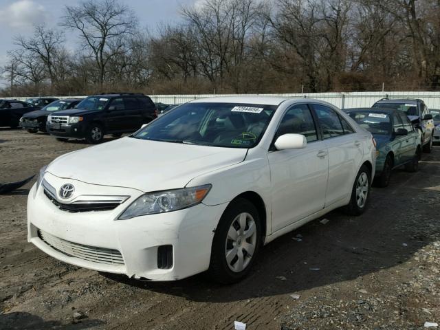 4T1BB3EK1BU136871 - 2011 TOYOTA CAMRY HYBR WHITE photo 2