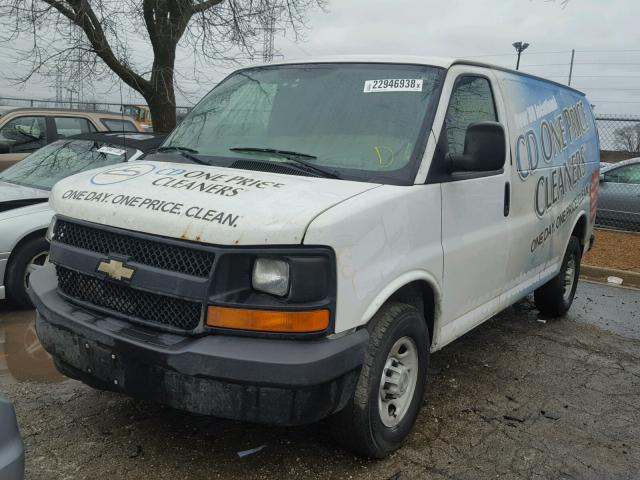 1GCGG25C591107755 - 2009 CHEVROLET EXPRESS G2 WHITE photo 2