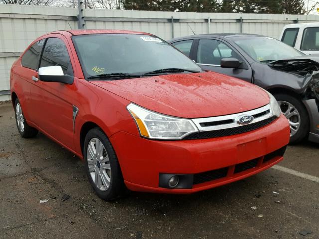 1FAHP33N38W210419 - 2008 FORD FOCUS SE RED photo 1