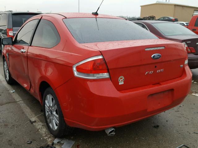 1FAHP33N38W210419 - 2008 FORD FOCUS SE RED photo 3