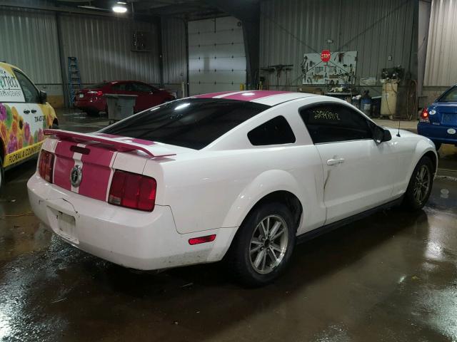 1ZVFT80NX55249991 - 2005 FORD MUSTANG WHITE photo 4