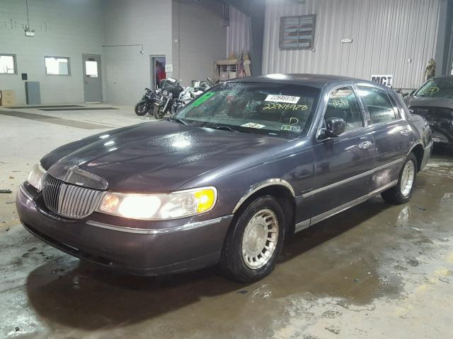 1LNHM81W01Y732216 - 2001 LINCOLN TOWN CAR E CHARCOAL photo 2