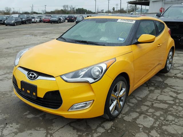 KMHTC6AD2GU273660 - 2016 HYUNDAI VELOSTER B YELLOW photo 2