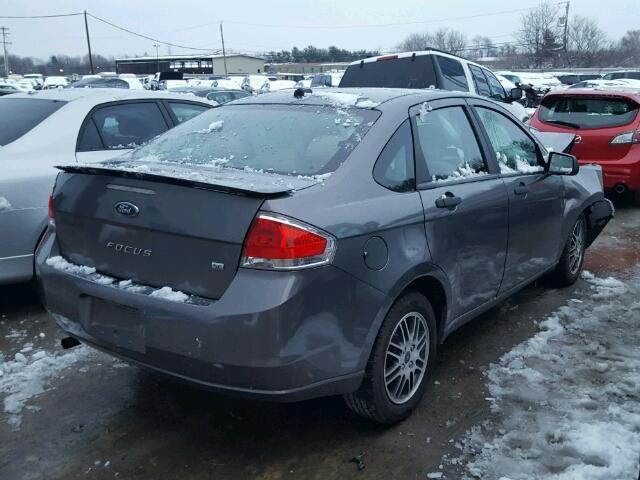 1FAHP3FNXBW140579 - 2011 FORD FOCUS SE GRAY photo 4