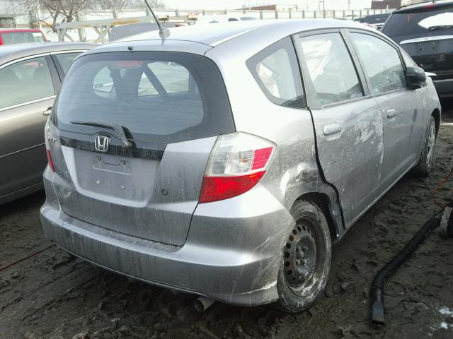 JHMGE88239S064912 - 2009 HONDA FIT Srebrny zdjęcie 4