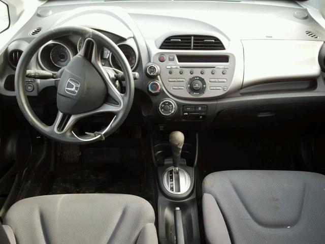 JHMGE88239S064912 - 2009 HONDA FIT Srebrny zdjęcie 9