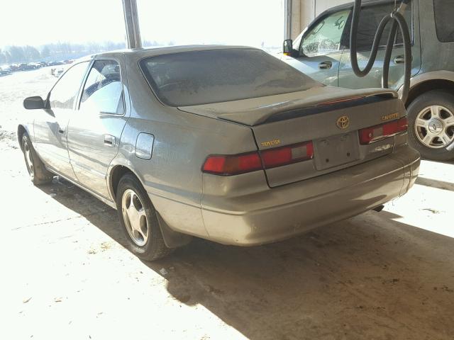 4T1BG22K8XU578392 - 1999 TOYOTA CAMRY CE TAN photo 3